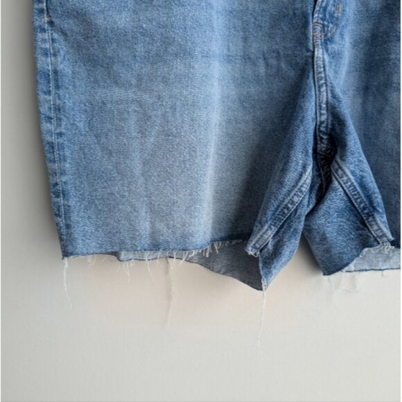 NWT H&M High Rise Bermuda Denim Shorts - Picture 2 of 6